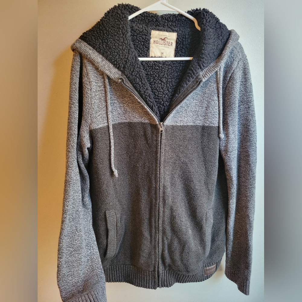 Hollister Men's Black and Grey Sherpa Zip Up Jacket, M
